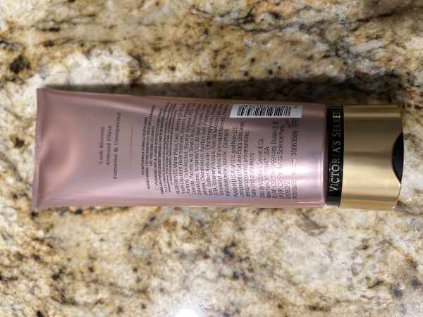 Mỹ phẩm - Velvet Petals Fragrance Lotion 236 ml