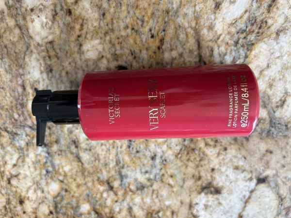 Mỹ phẩm - Very Sexy Scarlet Fragnace Lotion 250 ml - USA.